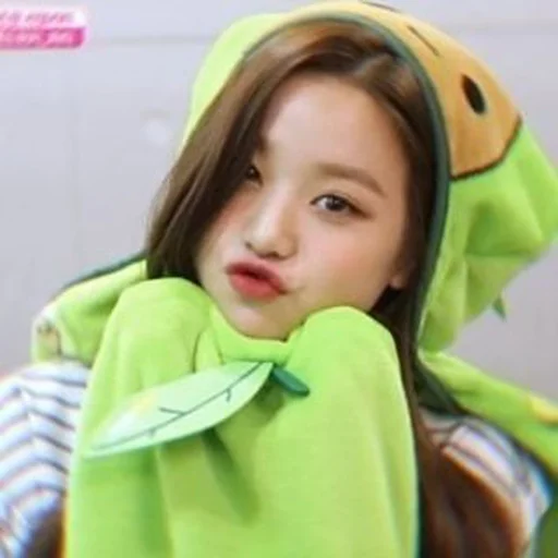 🐯 Стикер «wonyoung random —» для Telegram