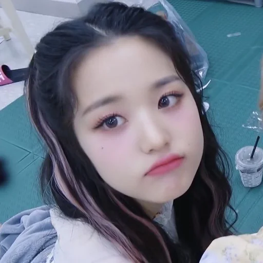 🐯 Стикер «wonyoung random —» для Telegram