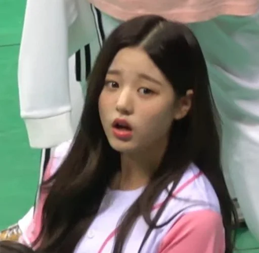 🐝 Стикер «wonyoung random —» для Telegram