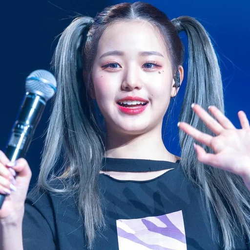 🐝 Стикер «wonyoung random —» для Telegram