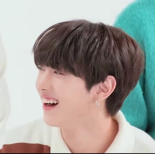 📏 Стикер «xikers - Yujun - Hunter - Yechan» для Telegram