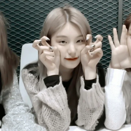 🌻 Стикер «? ; yeji ;» для Telegram