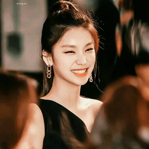 🌸 Стикер «Yeji» для Telegram