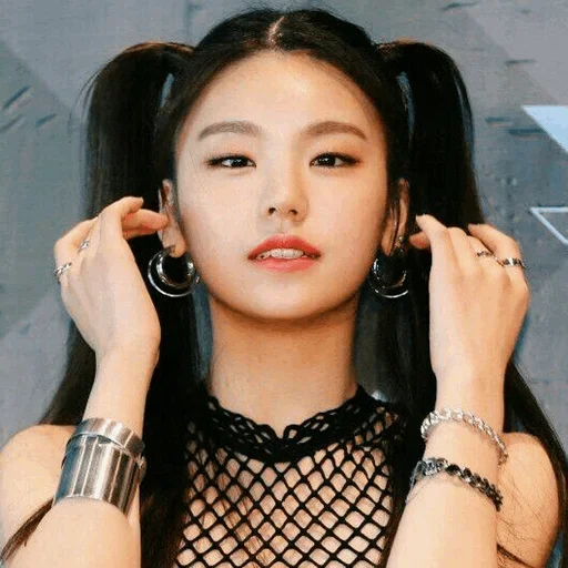 🌸 Стикер «Yeji» для Telegram