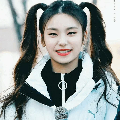 🌸 Стикер «Yeji» для Telegram