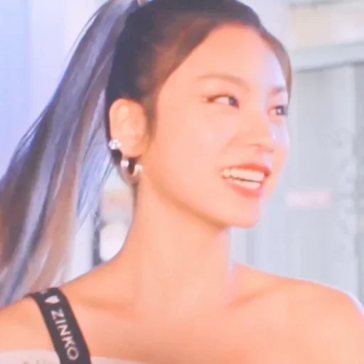 🌸 Стикер «Yeji» для Telegram