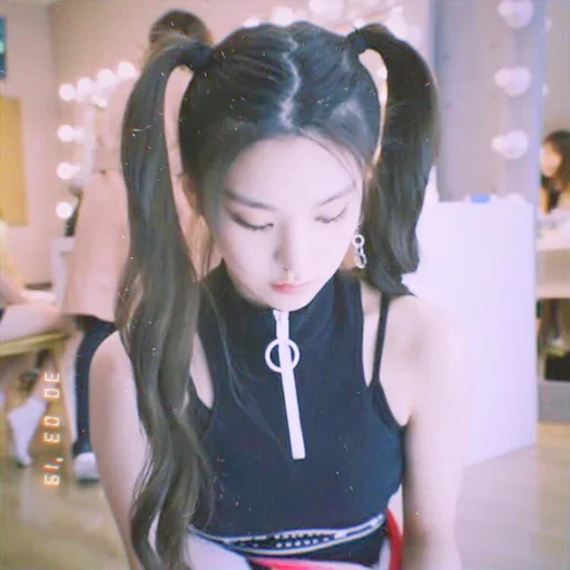 🌸 Стикер «Yeji» для Telegram