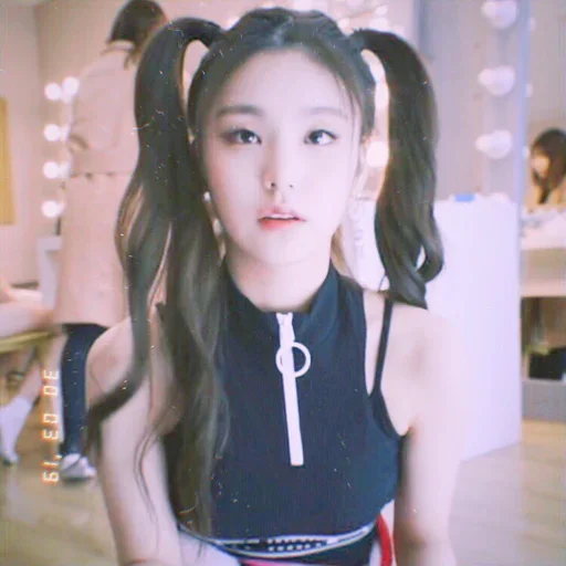 🌸 Стикер «Yeji» для Telegram
