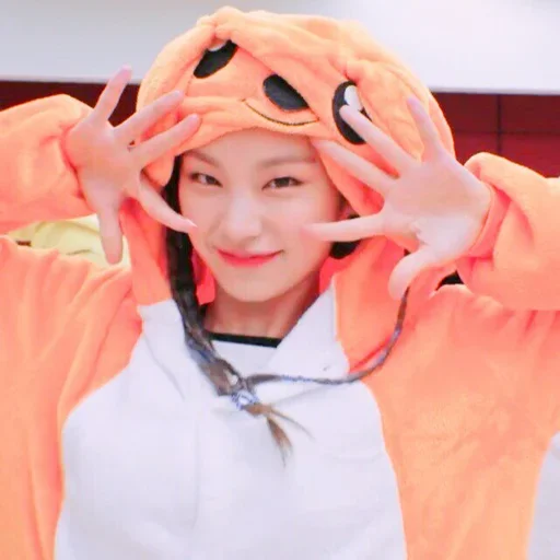 🌸 Стикер «Yeji» для Telegram