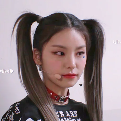 🌸 Стикер «Yeji» для Telegram