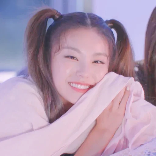 🌸 Стикер «Yeji» для Telegram