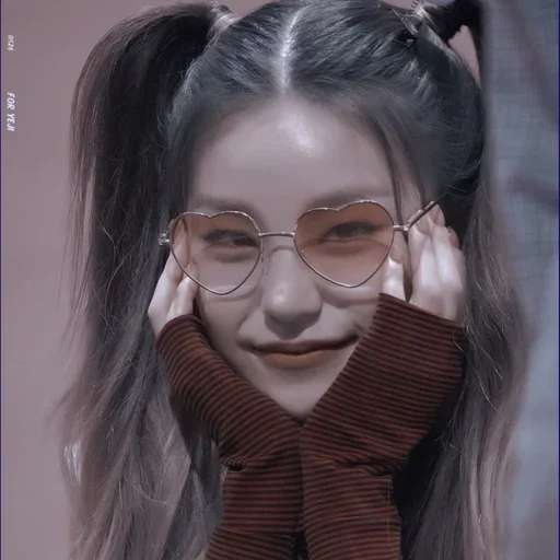 🌸 Стикер «Yeji» для Telegram