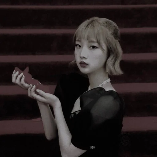 💀 Стикер «yeojin loona» для Telegram