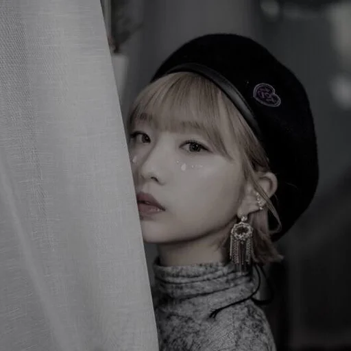 💀 Стикер «yeojin loona» для Telegram