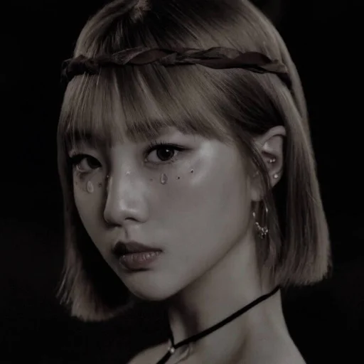 💀 Стикер «yeojin loona» для Telegram