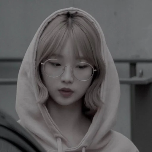 💀 Стикер «yeojin loona» для Telegram