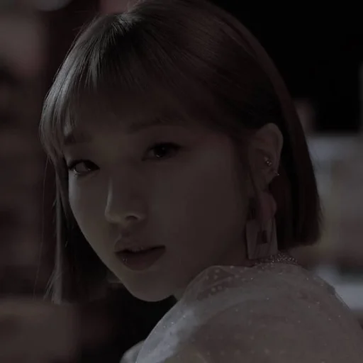 💀 Стикер «yeojin loona» для Telegram
