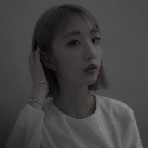 💀 Стикер «yeojin loona» для Telegram