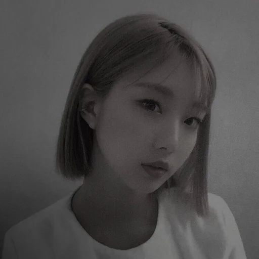 💀 Стикер «yeojin loona» для Telegram