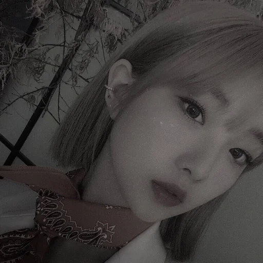 💀 Стикер «yeojin loona» для Telegram