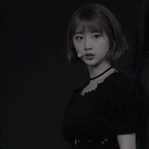 💀 Стикер «yeojin loona» для Telegram