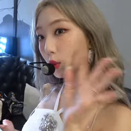🥟 Стикер «yeojin» для Telegram