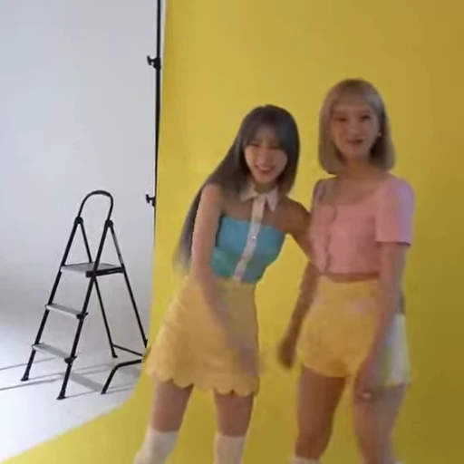 🥟 Стикер «yeojin» для Telegram