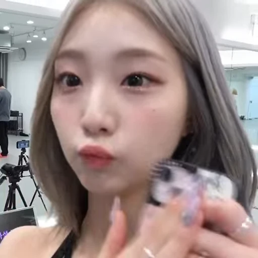 🥟 Стикер «yeojin» для Telegram