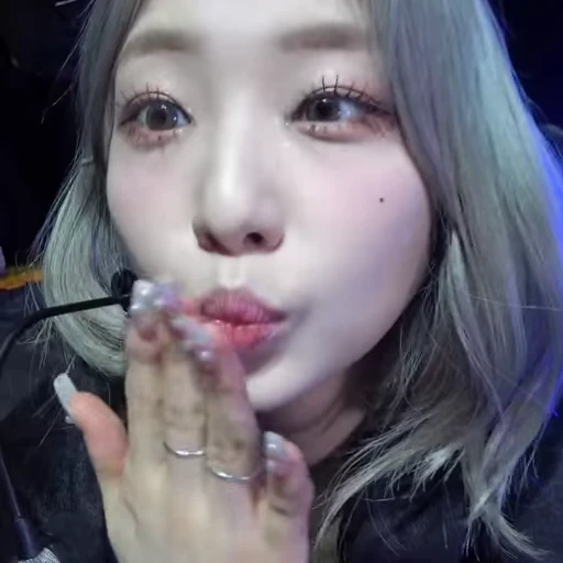 🥟 Стикер «yeojin» для Telegram