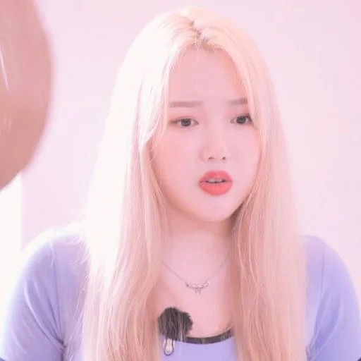 🌸 Стикер «gowon loona» для Telegram