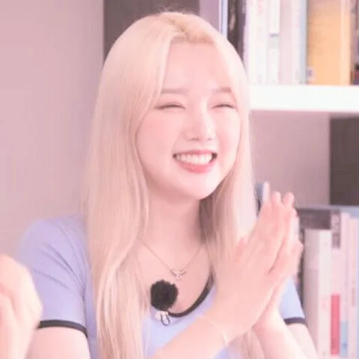 🌸 Стикер «gowon loona» для Telegram
