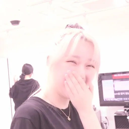 🌸 Стикер «gowon loona» для Telegram