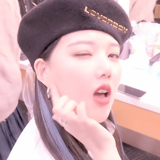 🌸 Стикер «gowon loona» для Telegram
