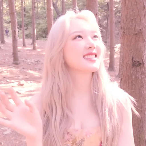 🌸 Стикер «gowon loona» для Telegram