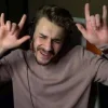 Стикер 33 Юлик Еще