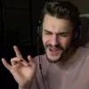 Стикер 32 Юлик Еще