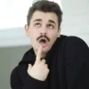 Стикер 3 Юлик Еще