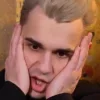 Стикер 39 Юлик Еще