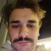 Стикер 4 Юлик Еще