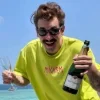 Стикер 29 Юлик Еще