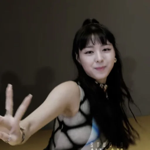 🔫 Стикер «yuna itzy meme face» для Telegram