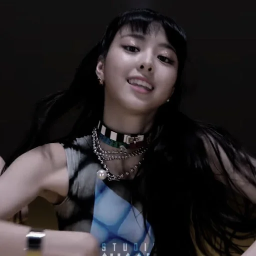 🔫 Стикер «yuna itzy meme face» для Telegram