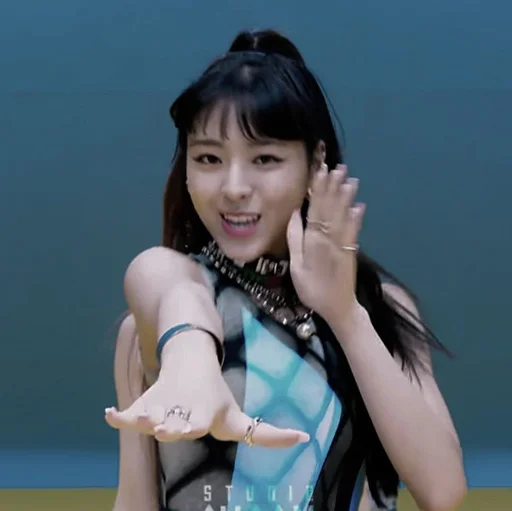 🔫 Стикер «yuna itzy meme face» для Telegram