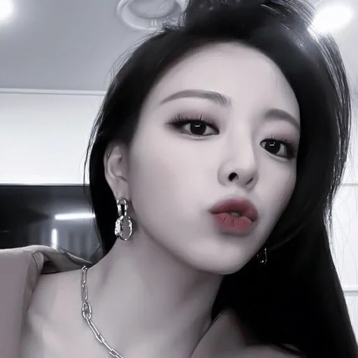 🤰 Стикер «Yuna» для Telegram