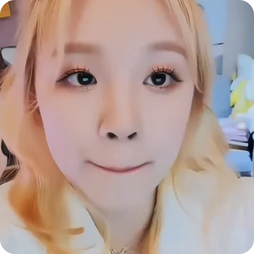 🧞‍♀️ Стикер «yuqi» для Telegram