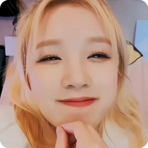 🧞‍♀️ Стикер «yuqi» для Telegram