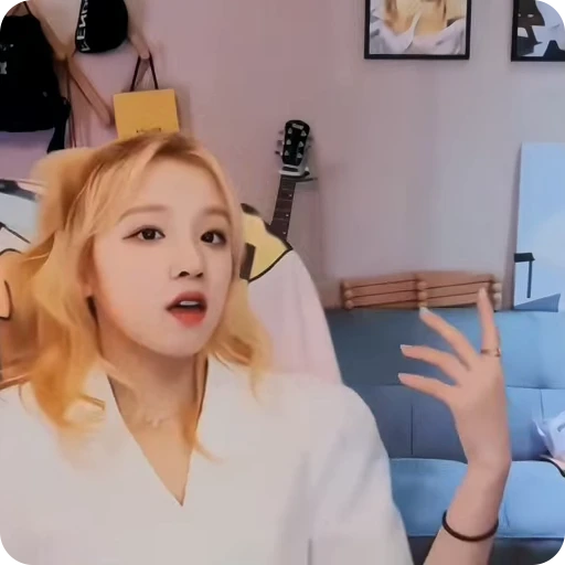 🧞‍♀️ Стикер «yuqi» для Telegram