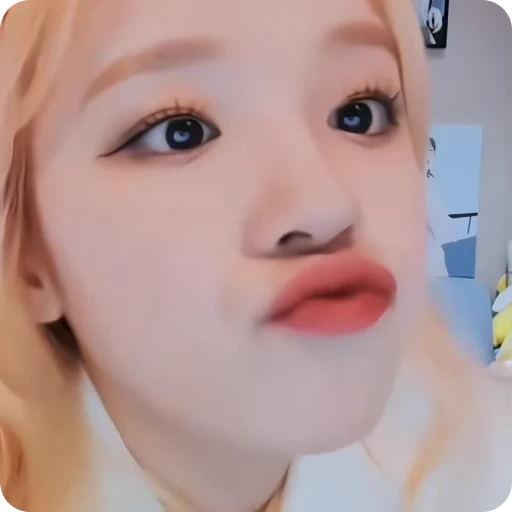 🧞‍♀️ Стикер «yuqi» для Telegram