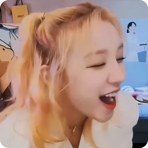🧞‍♀️ Стикер «yuqi» для Telegram