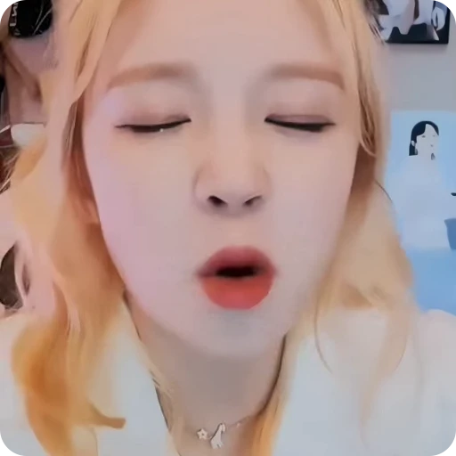 🧞‍♀️ Стикер «yuqi» для Telegram